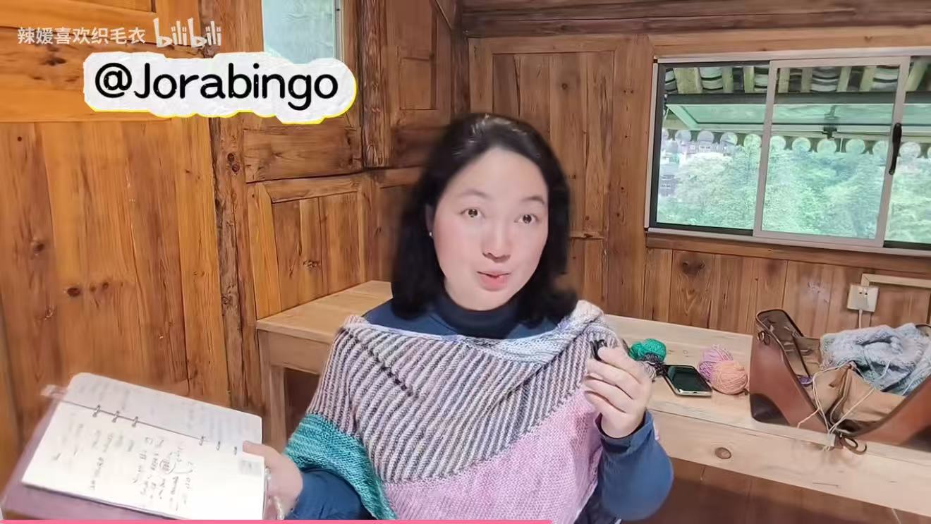 Another knitting creator crediting Jorabingo in her video